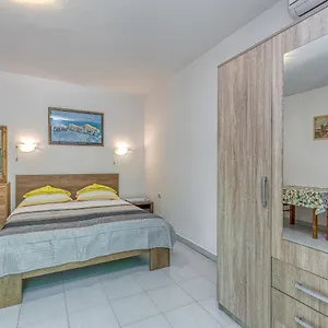 https://apartments-bastovanovic-8.in-istria.net